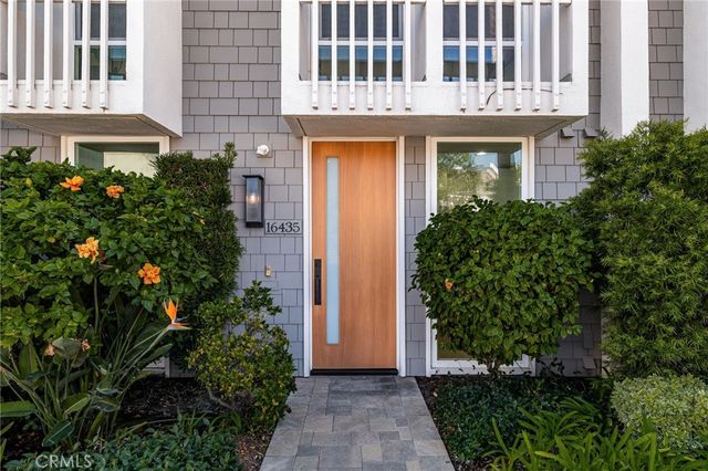 16435 Harbour Lane 13, Huntington Beach, CA 92649