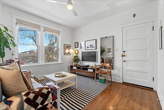 1056 N Leavitt Street 2R, Chicago, IL 60622