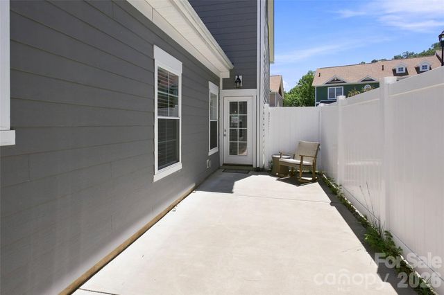 26 Walnut Springs Drive, Asheville, NC 28804