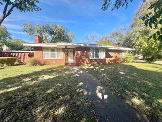 2400 HAMPSTEAD LANE, Wichita Falls, TX 76308