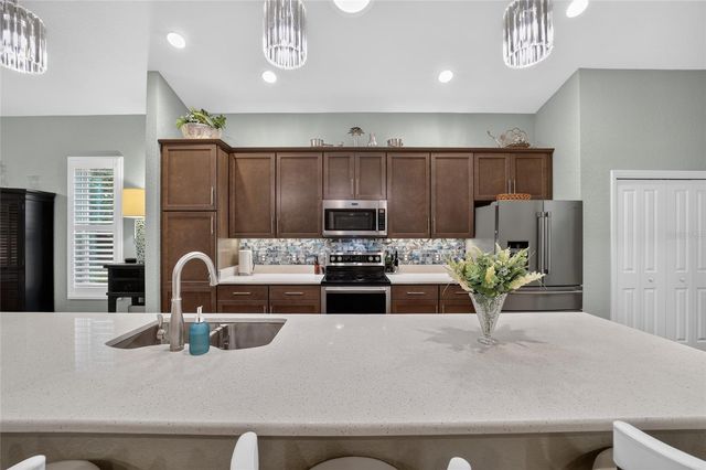 10212 JULIA ISLES AVENUE, Oxford, FL 34484