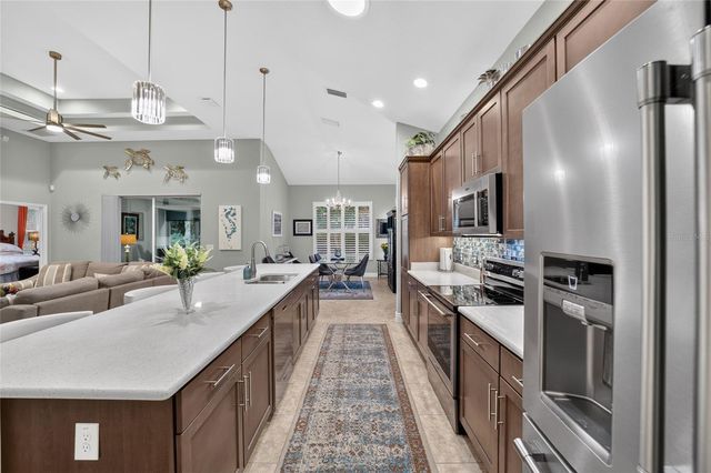 10212 JULIA ISLES AVENUE, Oxford, FL 34484