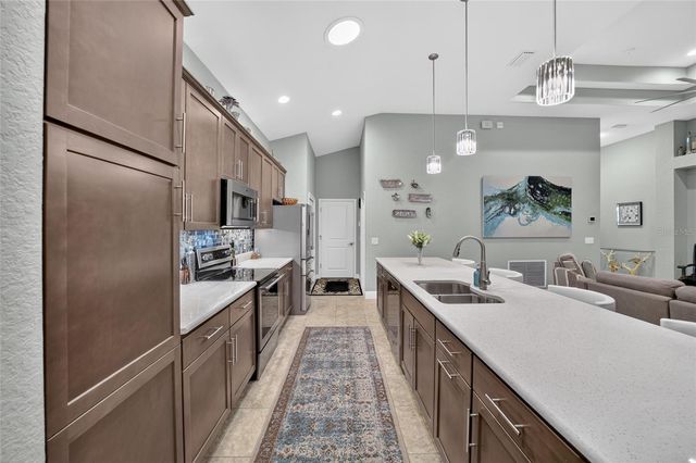 10212 JULIA ISLES AVENUE, Oxford, FL 34484