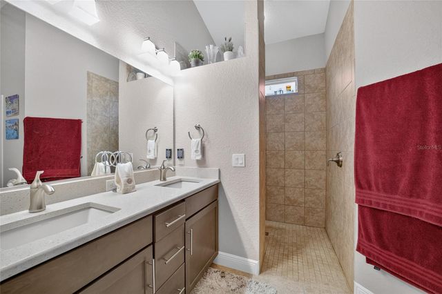 10212 JULIA ISLES AVENUE, Oxford, FL 34484