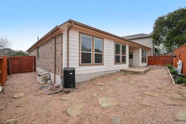 495 Pecan, New Braunfels, TX 78130