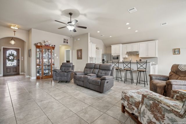 495 Pecan, New Braunfels, TX 78130