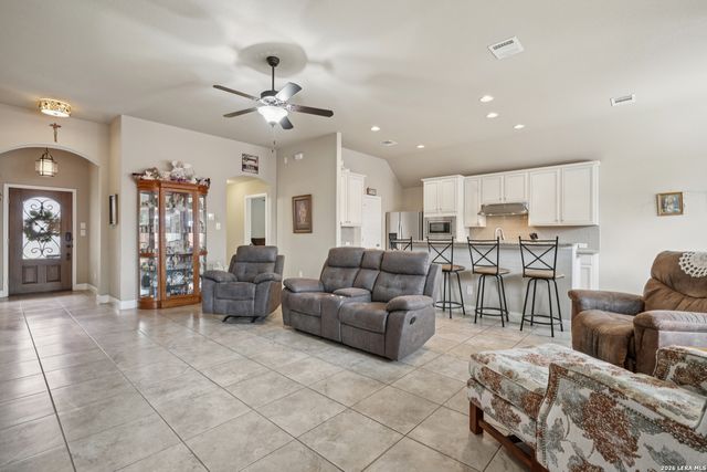 495 Pecan, New Braunfels, TX 78130