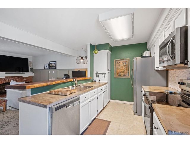 2061 S Helena St D, Aurora, CO 80013