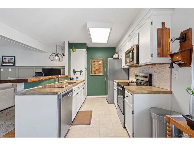 2061 S Helena St D, Aurora, CO 80013