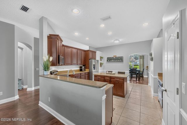 676 MARTIN LAKES Drive E, Jacksonville, FL 32220