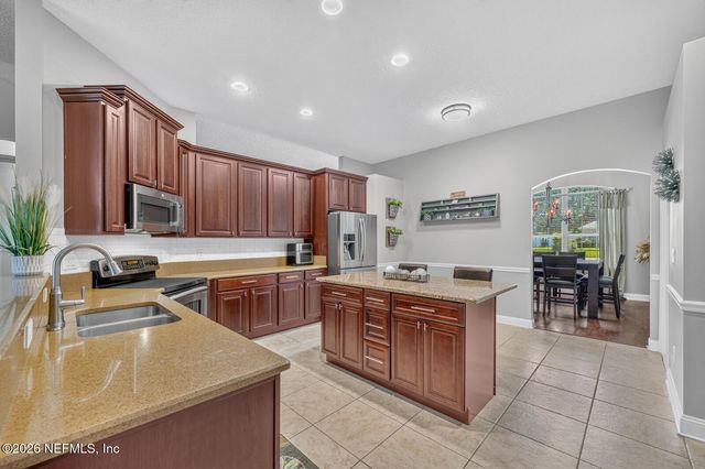 676 MARTIN LAKES Drive E, Jacksonville, FL 32220