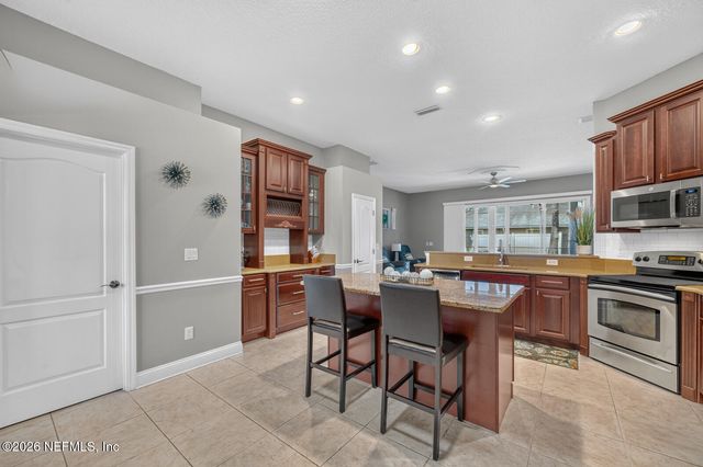 676 MARTIN LAKES Drive E, Jacksonville, FL 32220