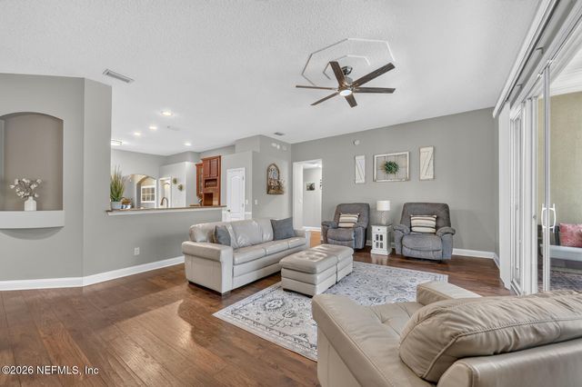 676 MARTIN LAKES Drive E, Jacksonville, FL 32220