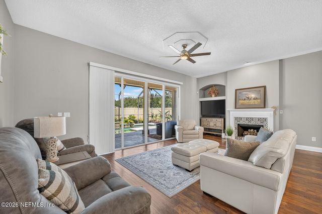 676 MARTIN LAKES Drive E, Jacksonville, FL 32220