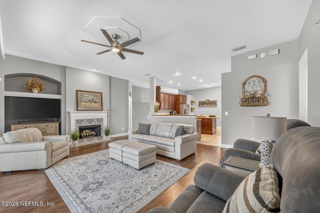 676 MARTIN LAKES Drive E, Jacksonville, FL 32220