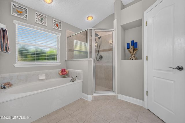 676 MARTIN LAKES Drive E, Jacksonville, FL 32220