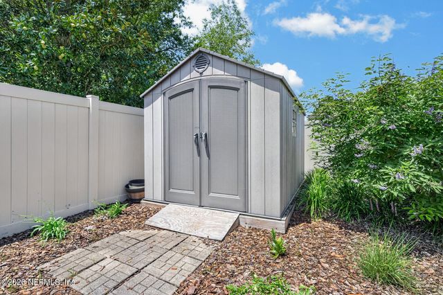 676 MARTIN LAKES Drive E, Jacksonville, FL 32220
