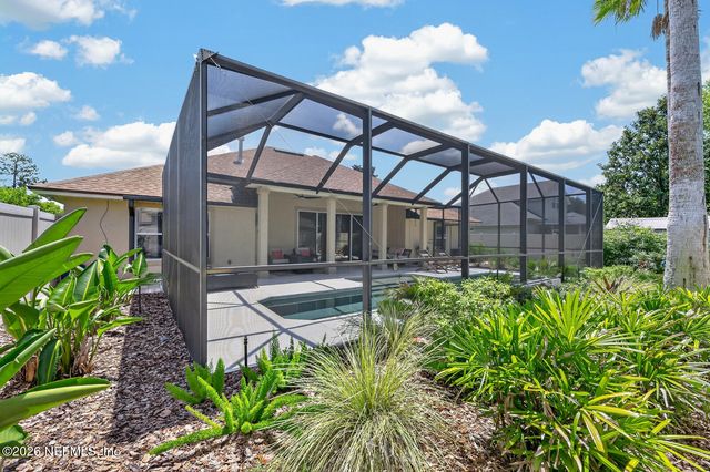 676 MARTIN LAKES Drive E, Jacksonville, FL 32220