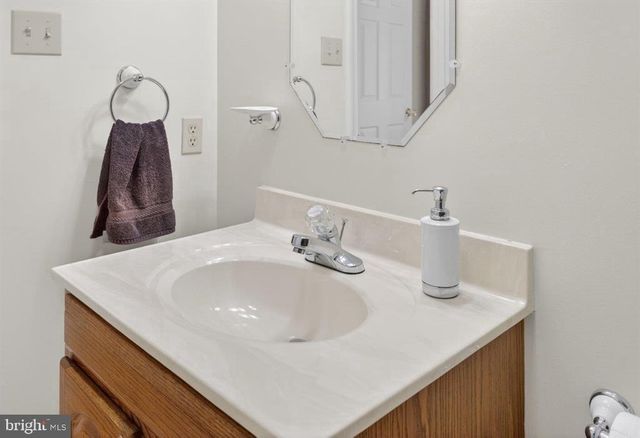 2220 PINEWOODS RD, Quicksburg, VA 22847