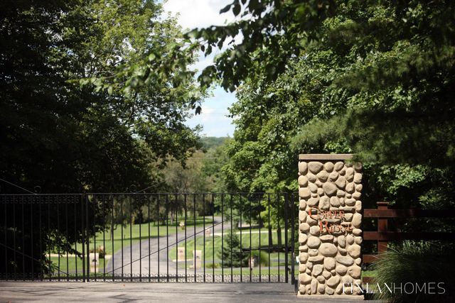 8210 Powderhorn Trail SE, Caledonia, MI 49316