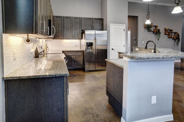 172 Waipahoehoe DR, Bastrop, TX 78602