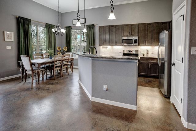 172 Waipahoehoe DR, Bastrop, TX 78602