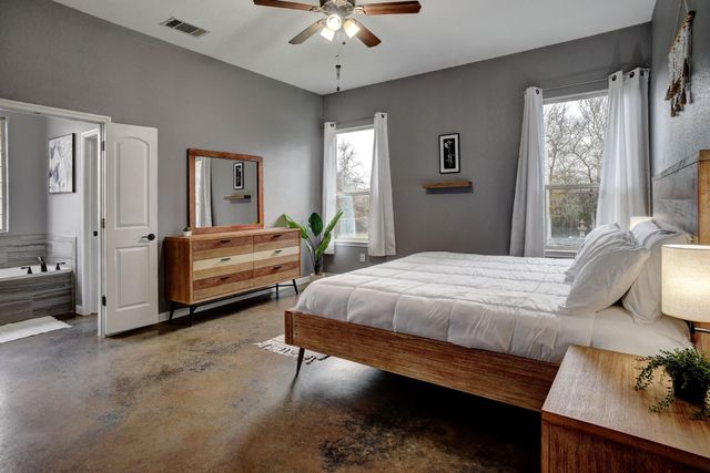 172 Waipahoehoe DR, Bastrop, TX 78602