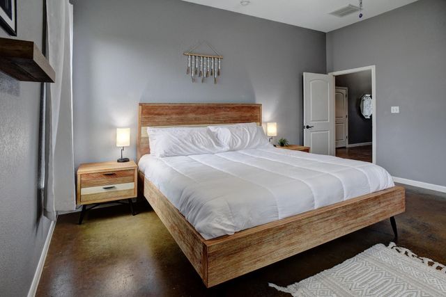 172 Waipahoehoe DR, Bastrop, TX 78602