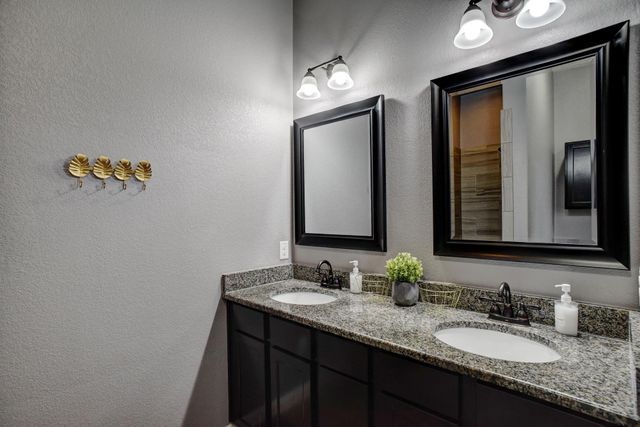 172 Waipahoehoe DR, Bastrop, TX 78602