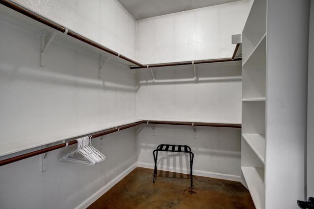 172 Waipahoehoe DR, Bastrop, TX 78602