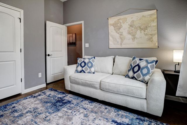 172 Waipahoehoe DR, Bastrop, TX 78602