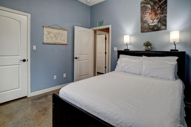 172 Waipahoehoe DR, Bastrop, TX 78602