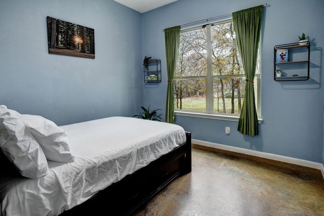 172 Waipahoehoe DR, Bastrop, TX 78602