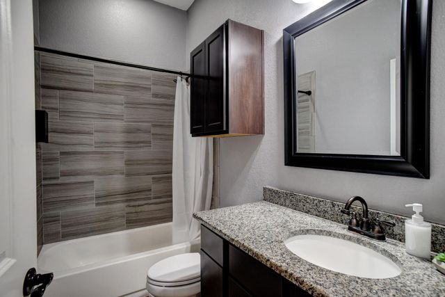 172 Waipahoehoe DR, Bastrop, TX 78602