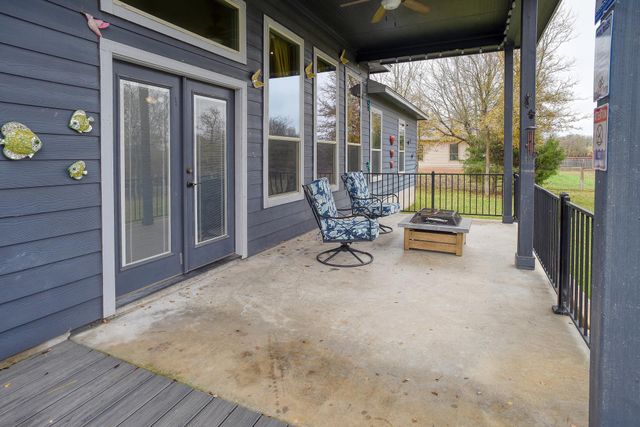 172 Waipahoehoe DR, Bastrop, TX 78602