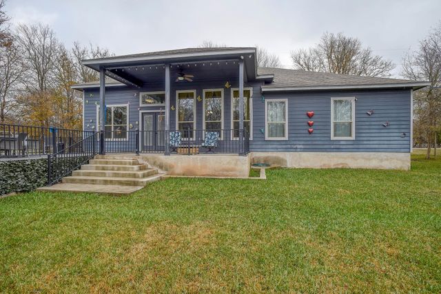 172 Waipahoehoe DR, Bastrop, TX 78602