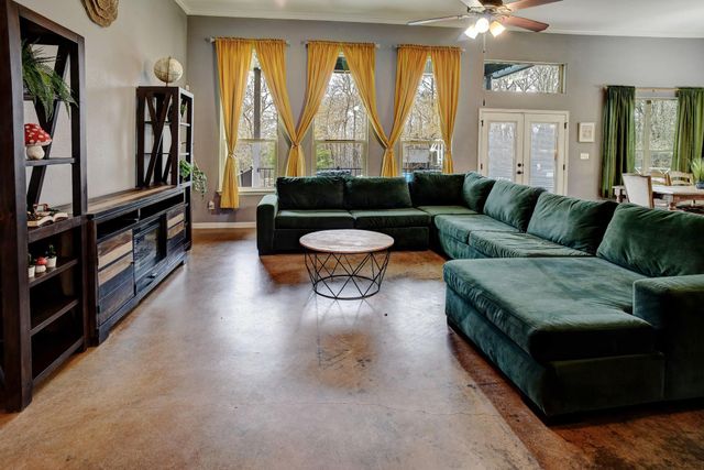 172 Waipahoehoe DR, Bastrop, TX 78602