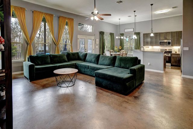 172 Waipahoehoe DR, Bastrop, TX 78602