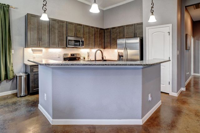 172 Waipahoehoe DR, Bastrop, TX 78602