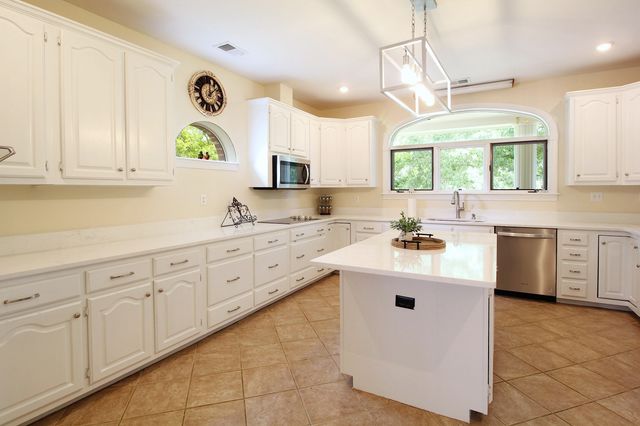 2550 N REID-HOOKER RD, Eads, TN 38028