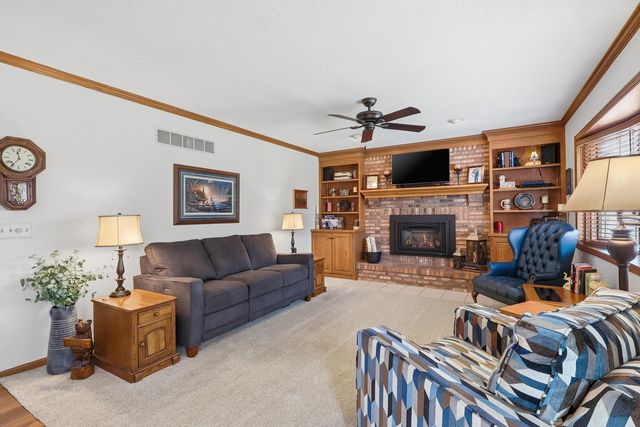 4391 Winston Place, Bettendorf, IA 52722