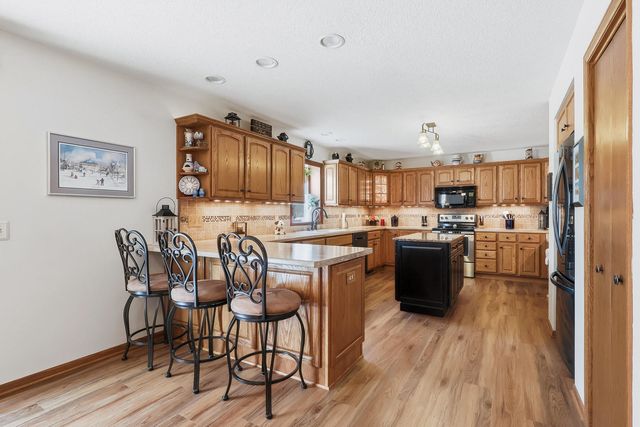 4391 Winston Place, Bettendorf, IA 52722