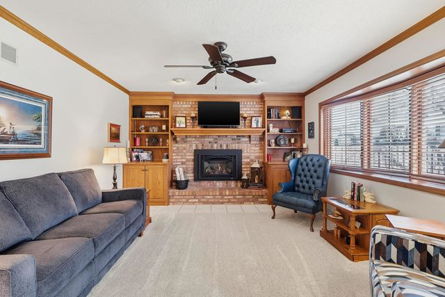 4391 Winston Place, Bettendorf, IA 52722