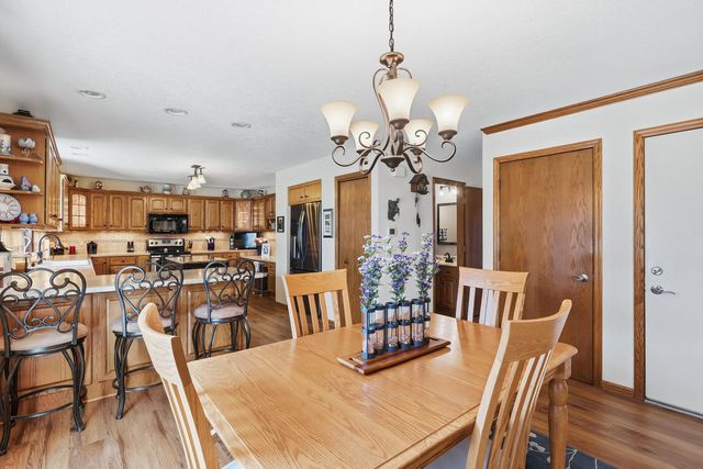 4391 Winston Place, Bettendorf, IA 52722