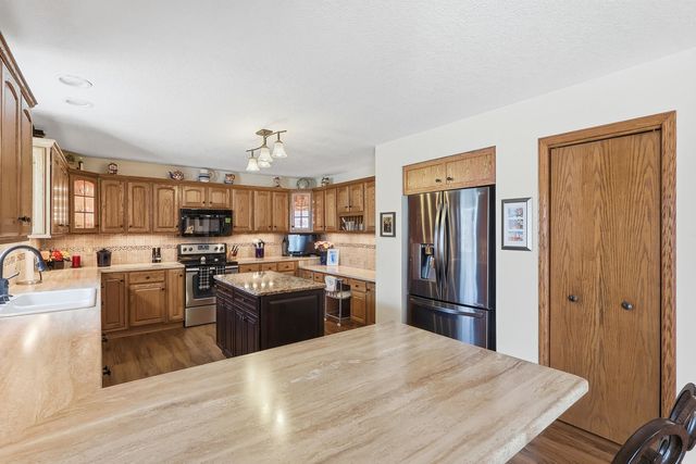 4391 Winston Place, Bettendorf, IA 52722