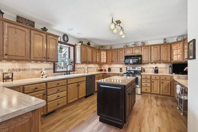 4391 Winston Place, Bettendorf, IA 52722