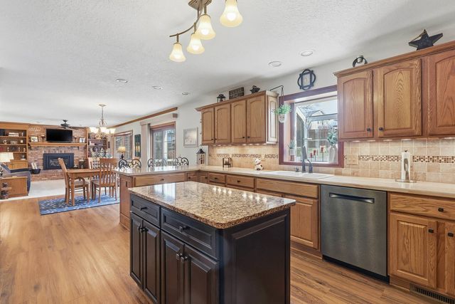 4391 Winston Place, Bettendorf, IA 52722
