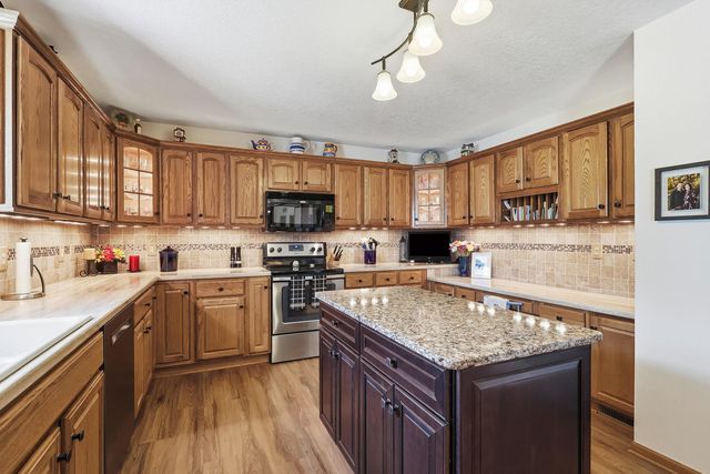 4391 Winston Place, Bettendorf, IA 52722