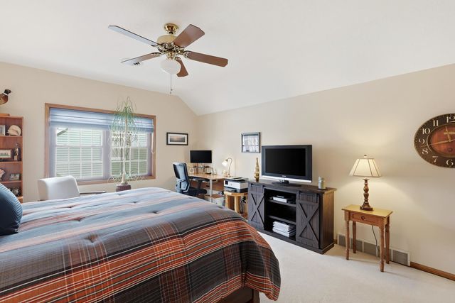 4391 Winston Place, Bettendorf, IA 52722