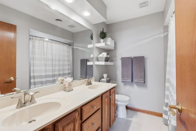 4391 Winston Place, Bettendorf, IA 52722